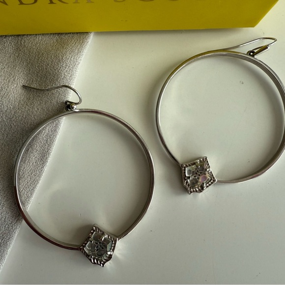 Kendra Scott Jewelry Elberta Earrings - Picture 2 of 2